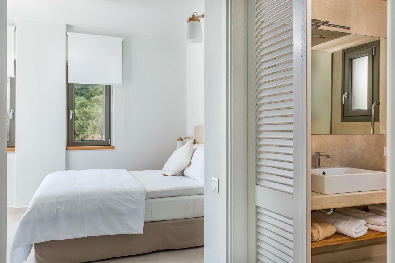 Elios Private Living Villa นิโอไกลมา ภายนอก รูปภาพ